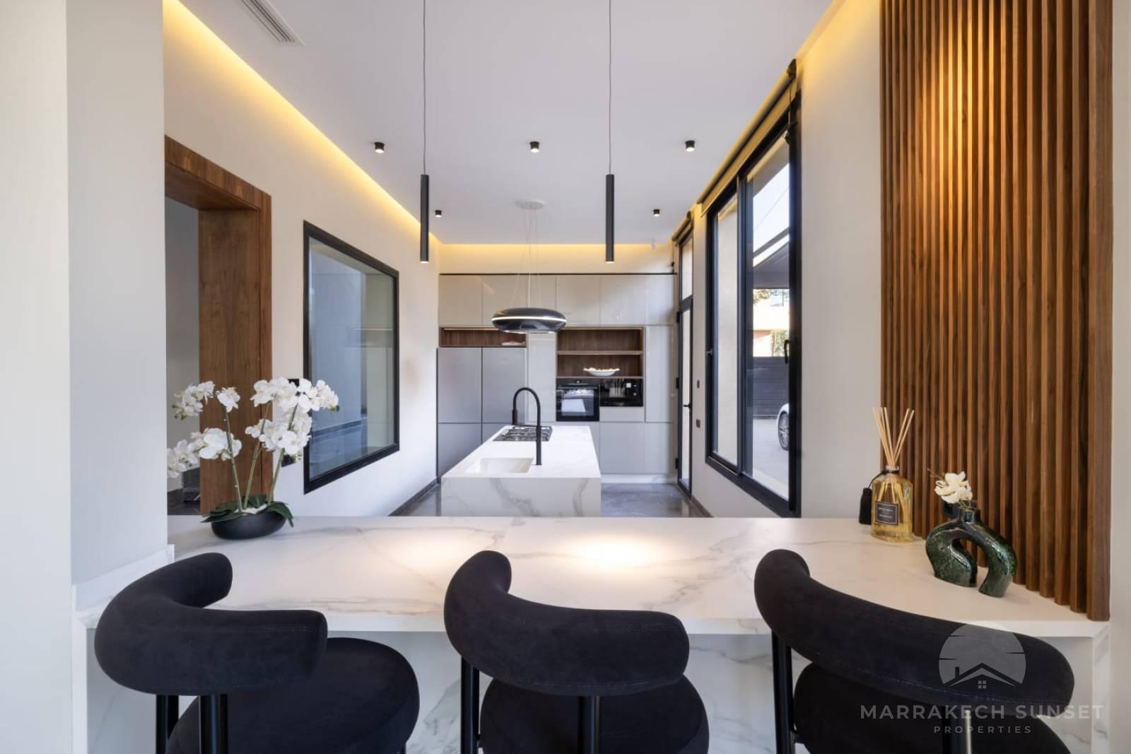  Modern 4-Bedroom Villa: Luxury Living in Marrakech's Prestigious Residence