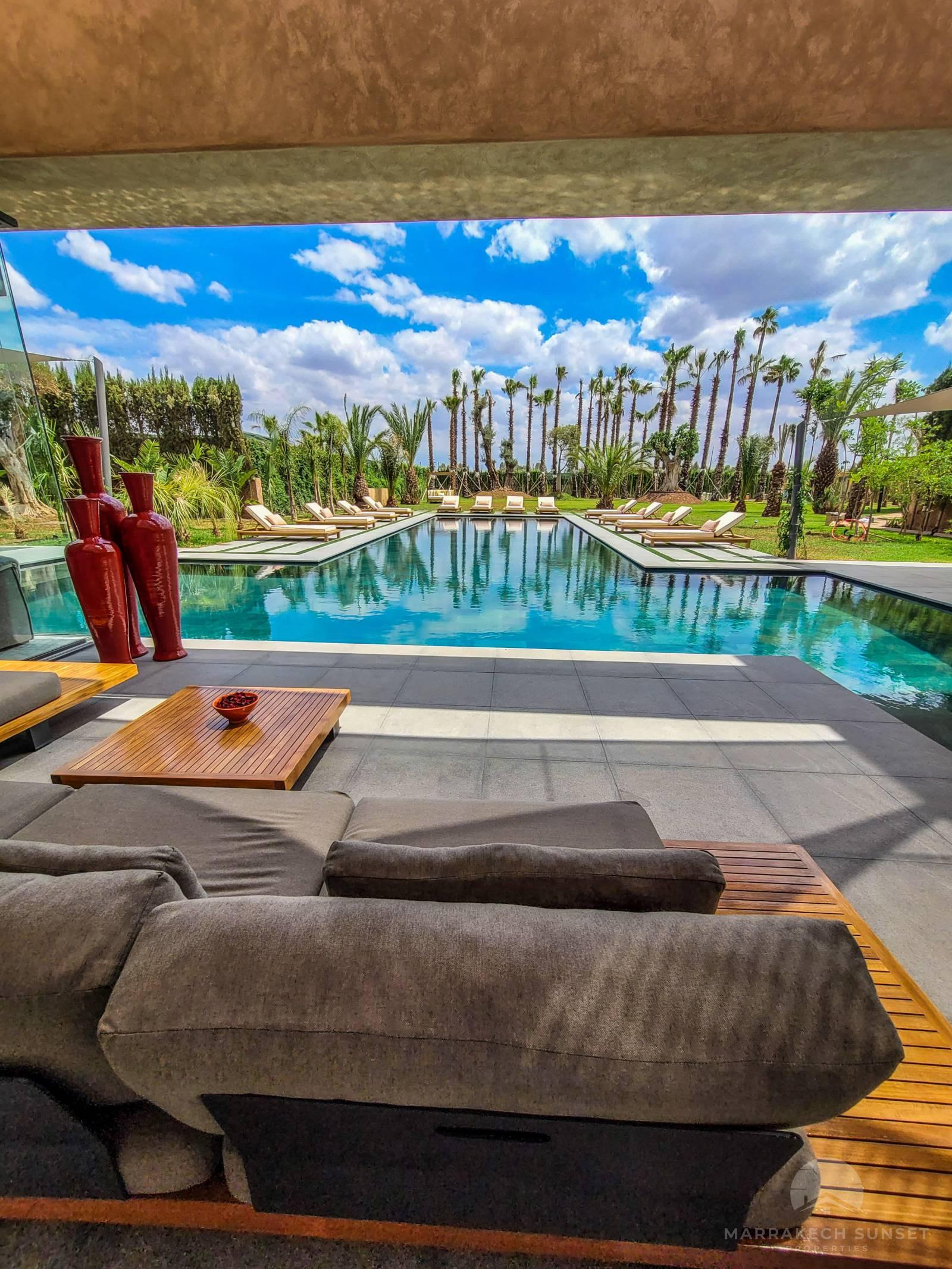 Elegant Contemporary Villa For Sale with 7 Suites Near Golf Royal – Marrakech