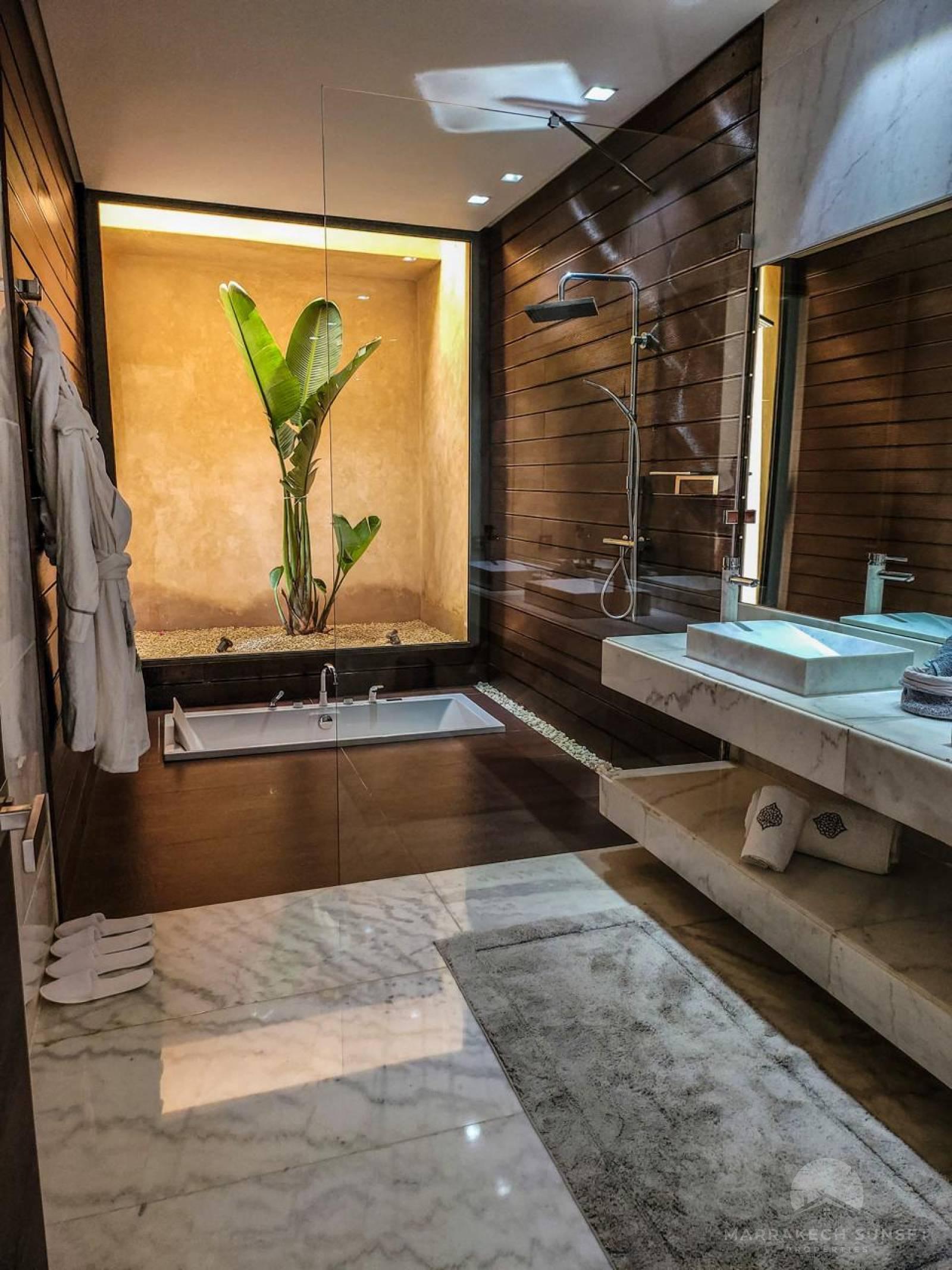 Elegant Contemporary Villa For Sale with 7 Suites Near Golf Royal – Marrakech