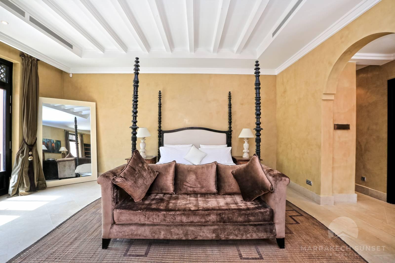 Élégant Riad style villa de 03 Chambres à vendre dans le complexe résidentiel de luxe The Four Seasons Marrakech.