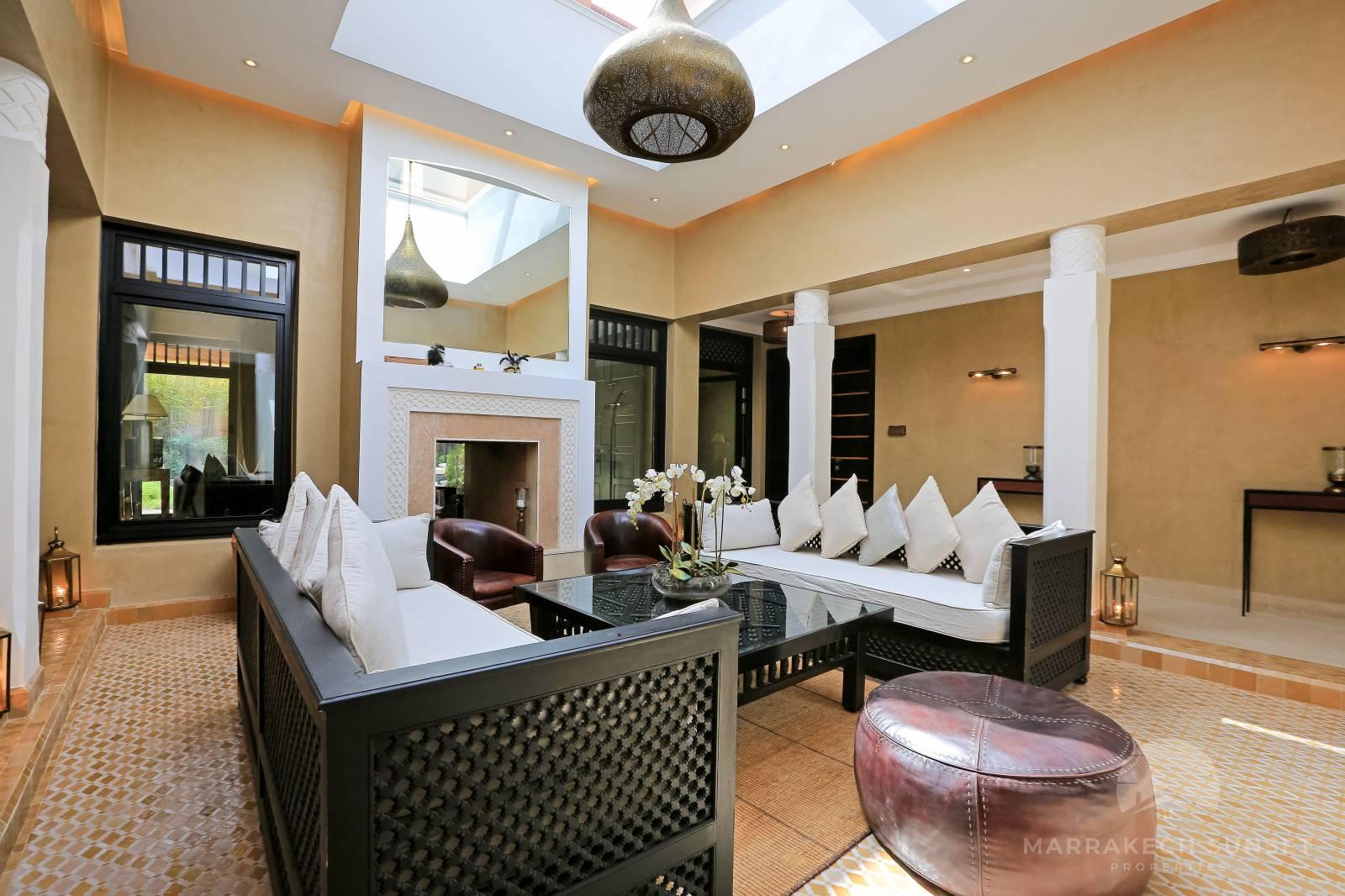 Élégant Riad style villa de 03 Chambres à vendre dans le complexe résidentiel de luxe The Four Seasons Marrakech.