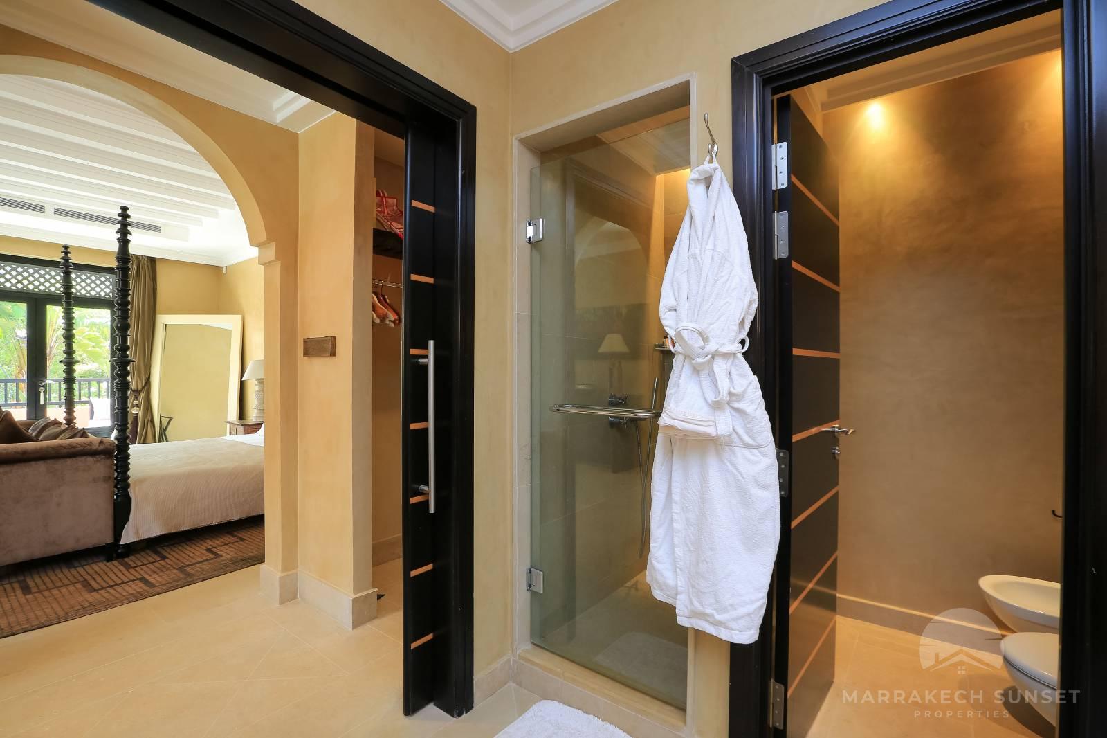 Élégant Riad style villa de 03 Chambres à vendre dans le complexe résidentiel de luxe The Four Seasons Marrakech.