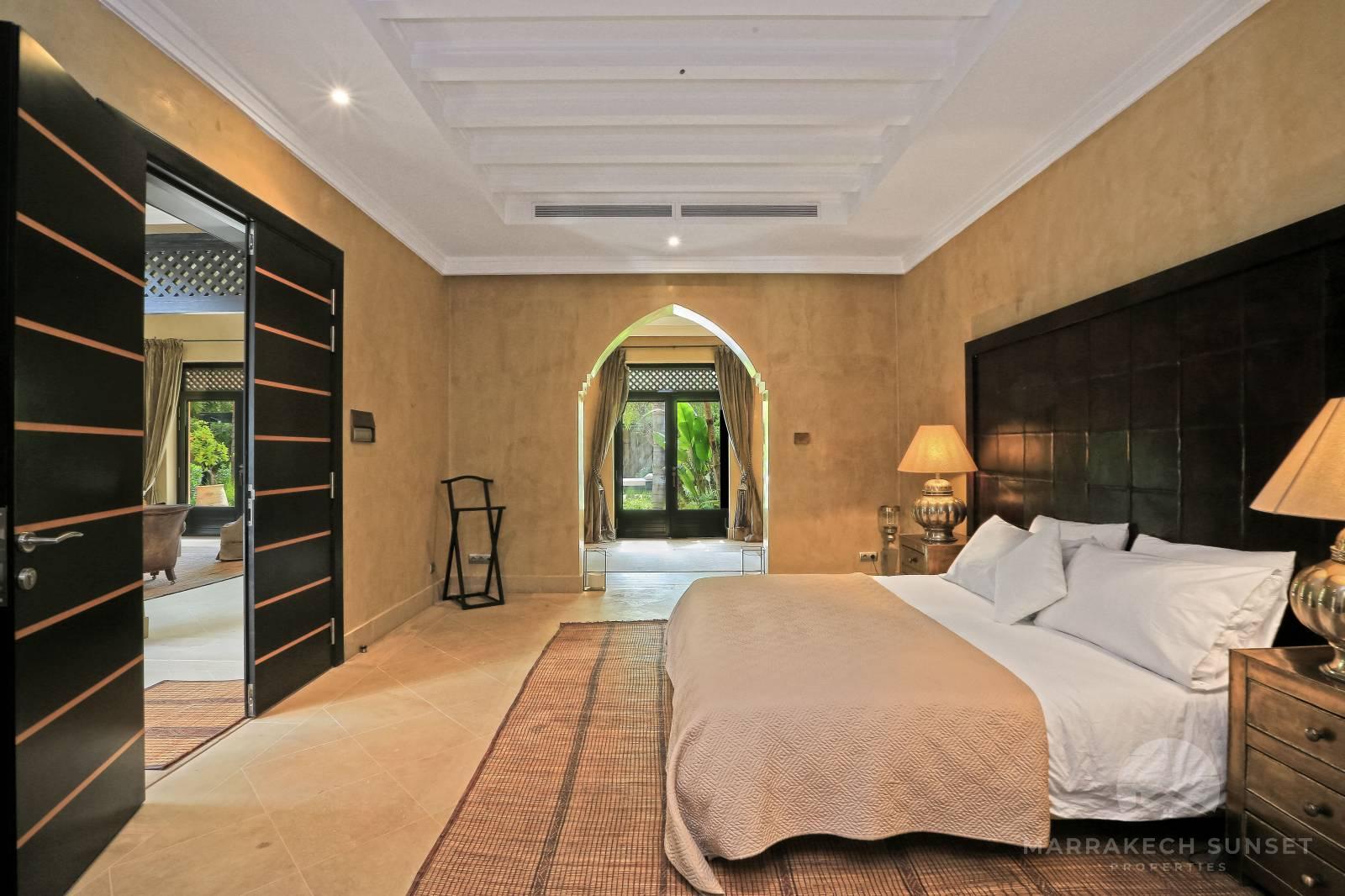Élégant Riad style villa de 03 Chambres à vendre dans le complexe résidentiel de luxe The Four Seasons Marrakech.