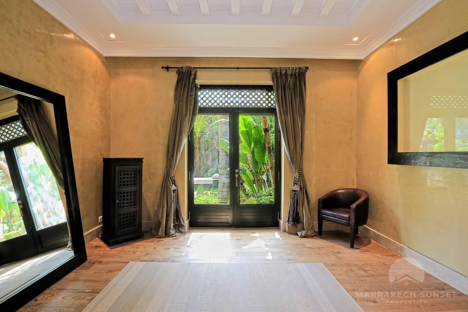 Élégant Riad style villa de 03 Chambres à vendre dans le complexe résidentiel de luxe The Four Seasons Marrakech.
