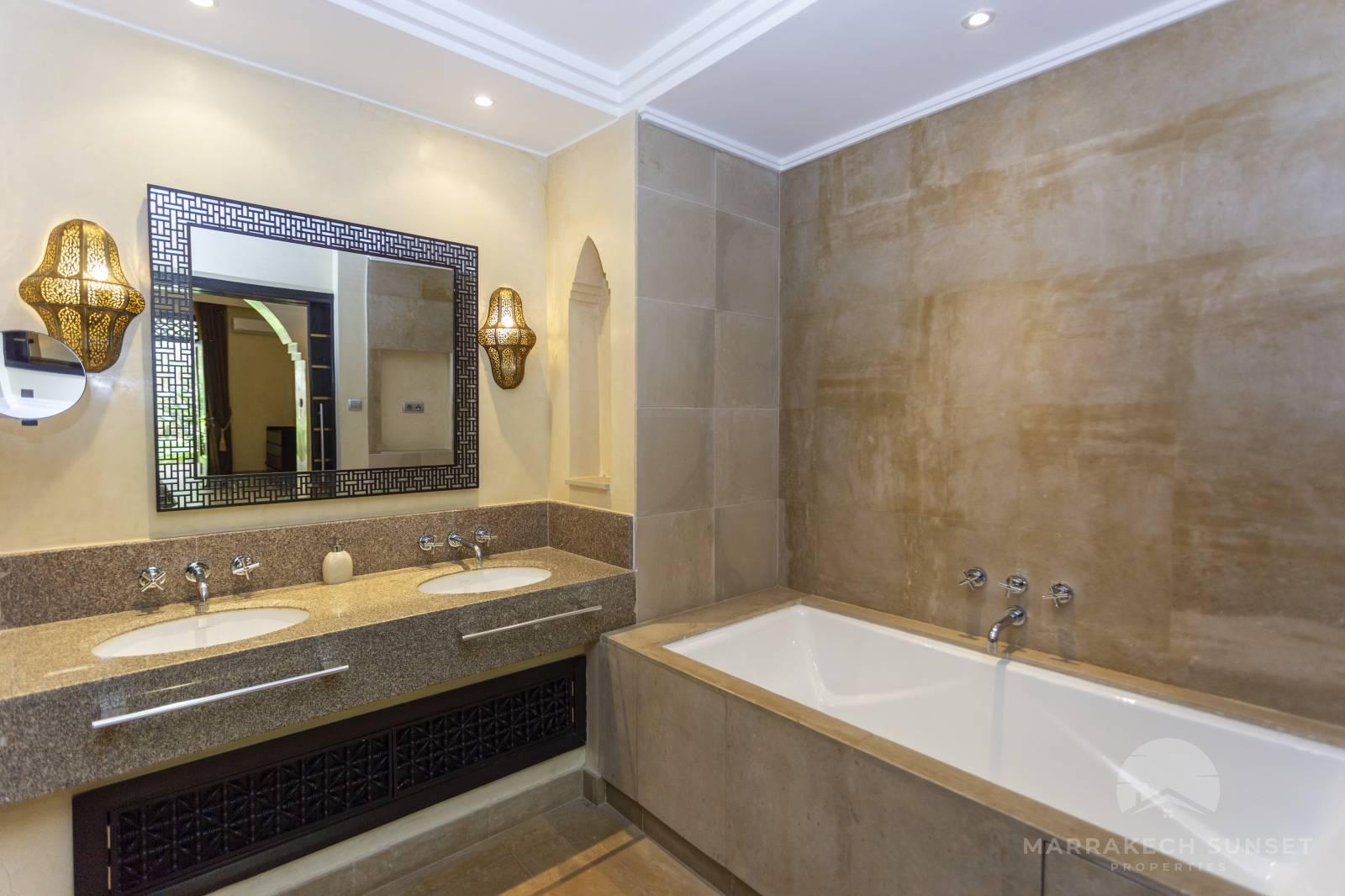 Villa de luxe unique et moderne de 02 chambres à vendre à Marrakech dans un complexe résidentiel