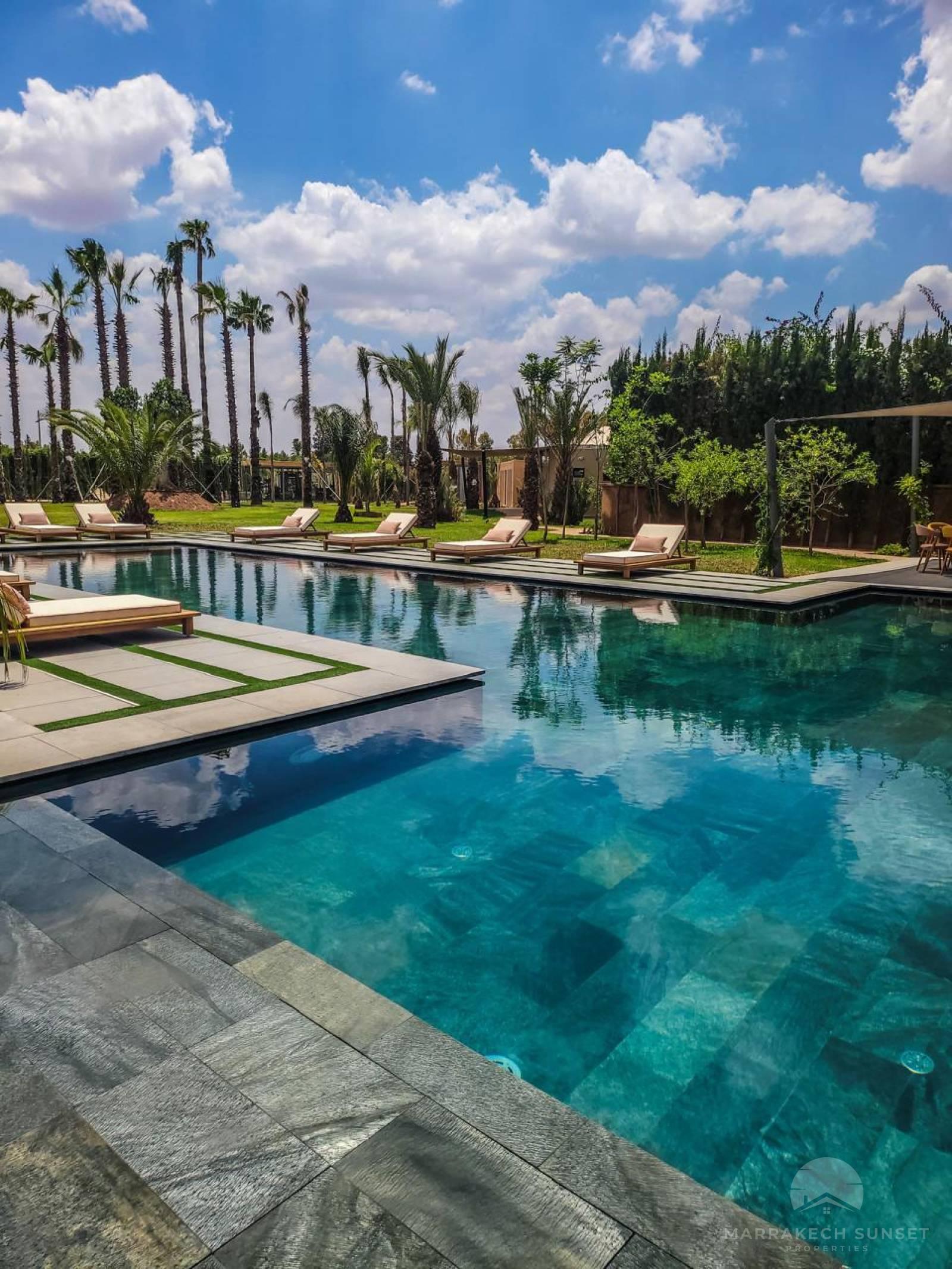 Elegant Contemporary Villa For Sale with 7 Suites Near Golf Royal – Marrakech