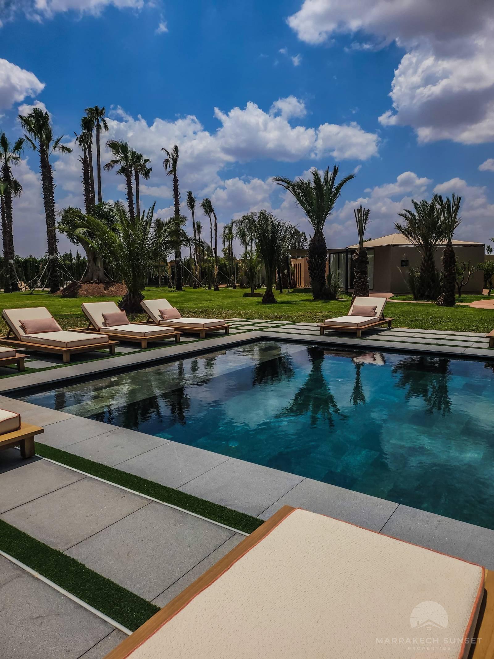 Elegant Contemporary Villa For Sale with 7 Suites Near Golf Royal – Marrakech