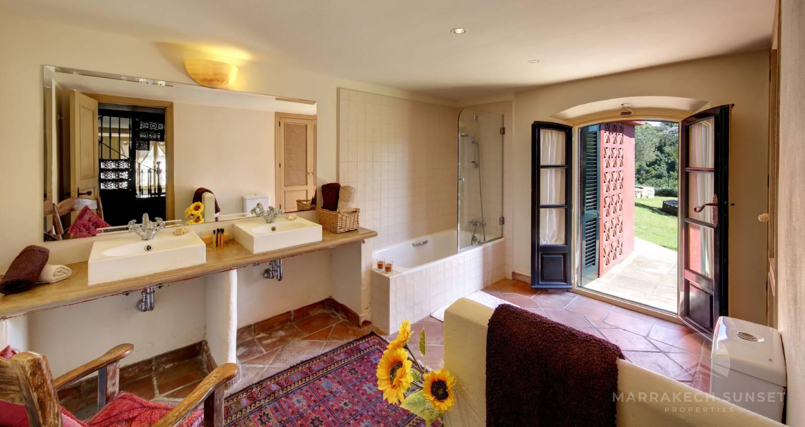 Luxury villa for sales by the Guadalquitón Nature Reserve