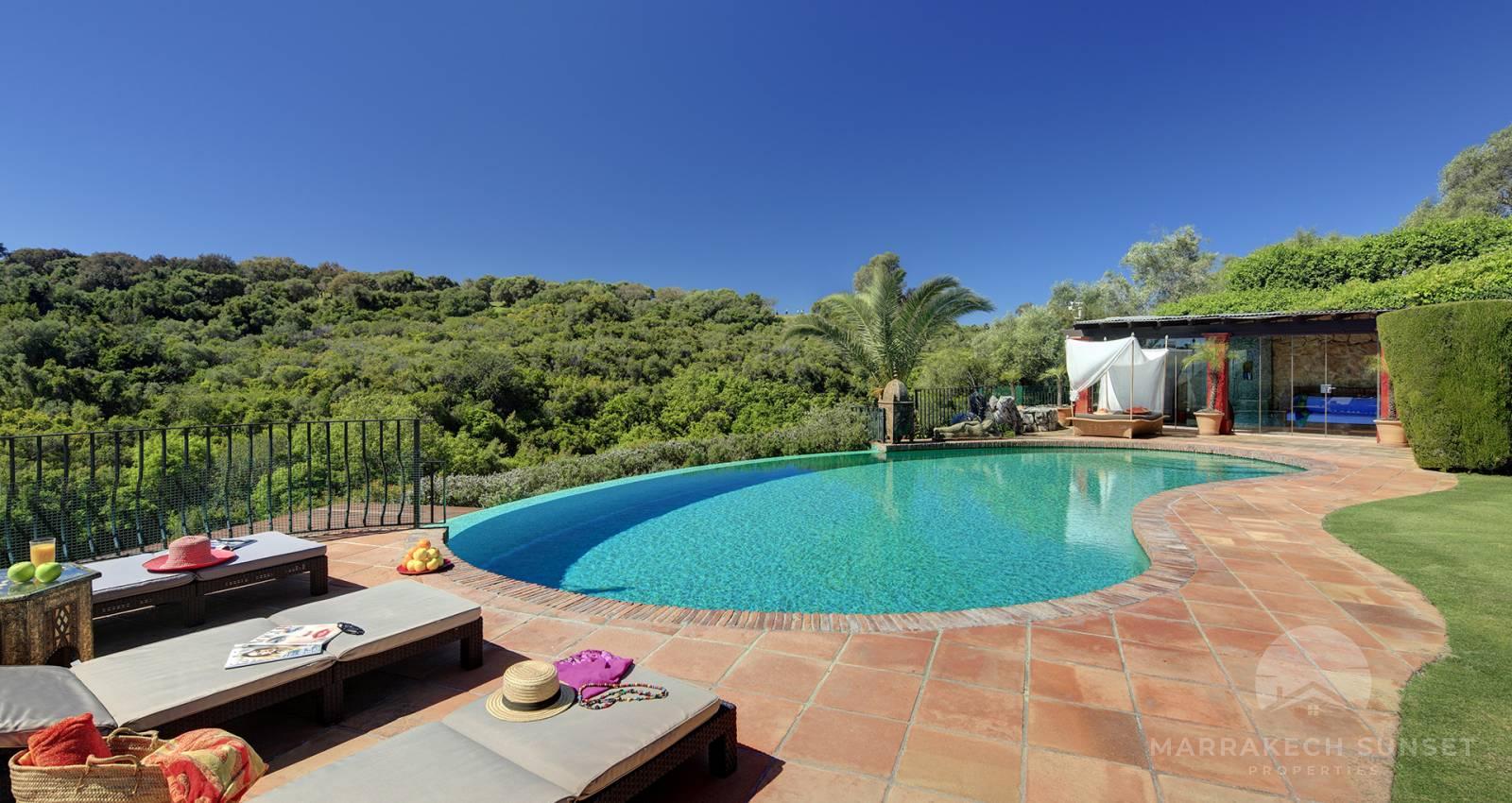 Luxury villa for sales by the Guadalquitón Nature Reserve