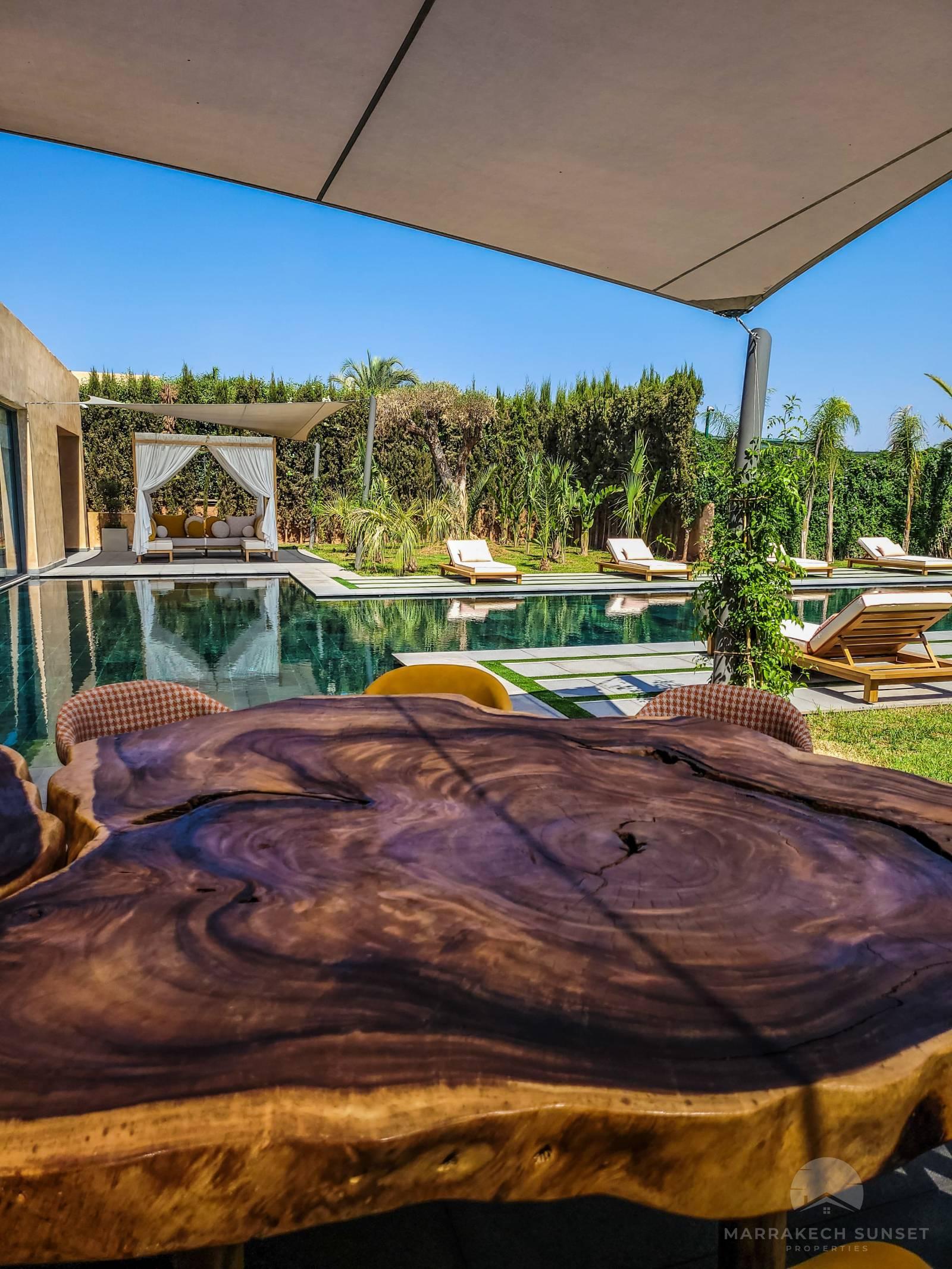 Elegant Contemporary Villa For Sale with 7 Suites Near Golf Royal – Marrakech