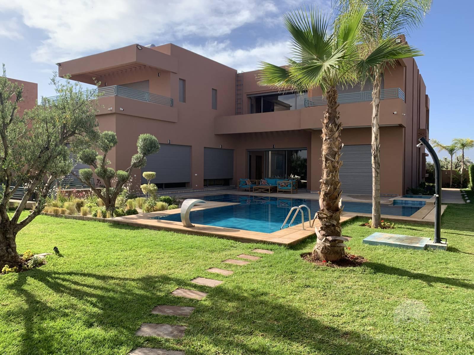 Spacious Luxury Villa with Moroccan Charm and Contemporary Elegance in Prestigious Golf Resort – Marrakech