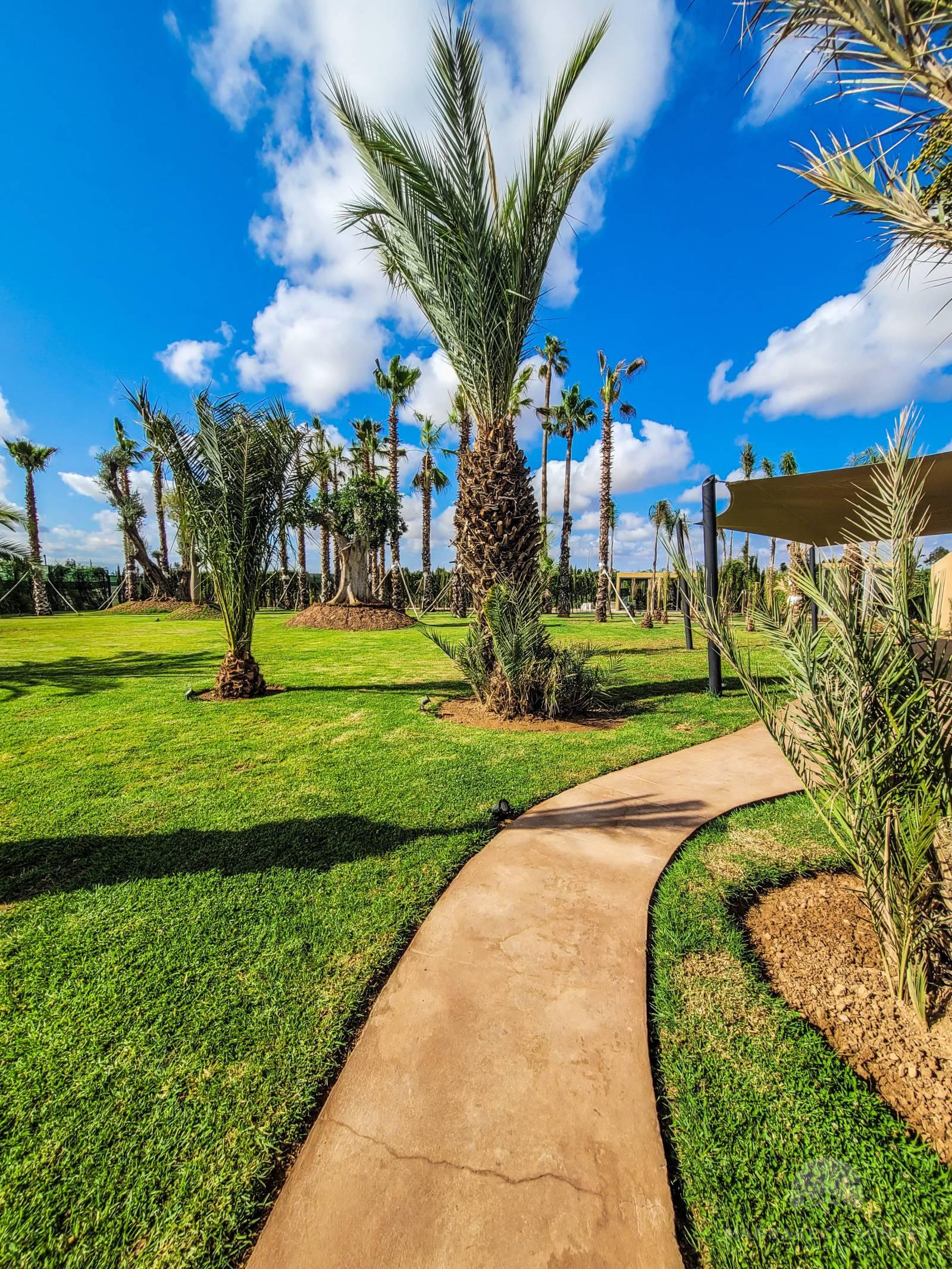 Elegant Contemporary Villa For Sale with 7 Suites Near Golf Royal – Marrakech