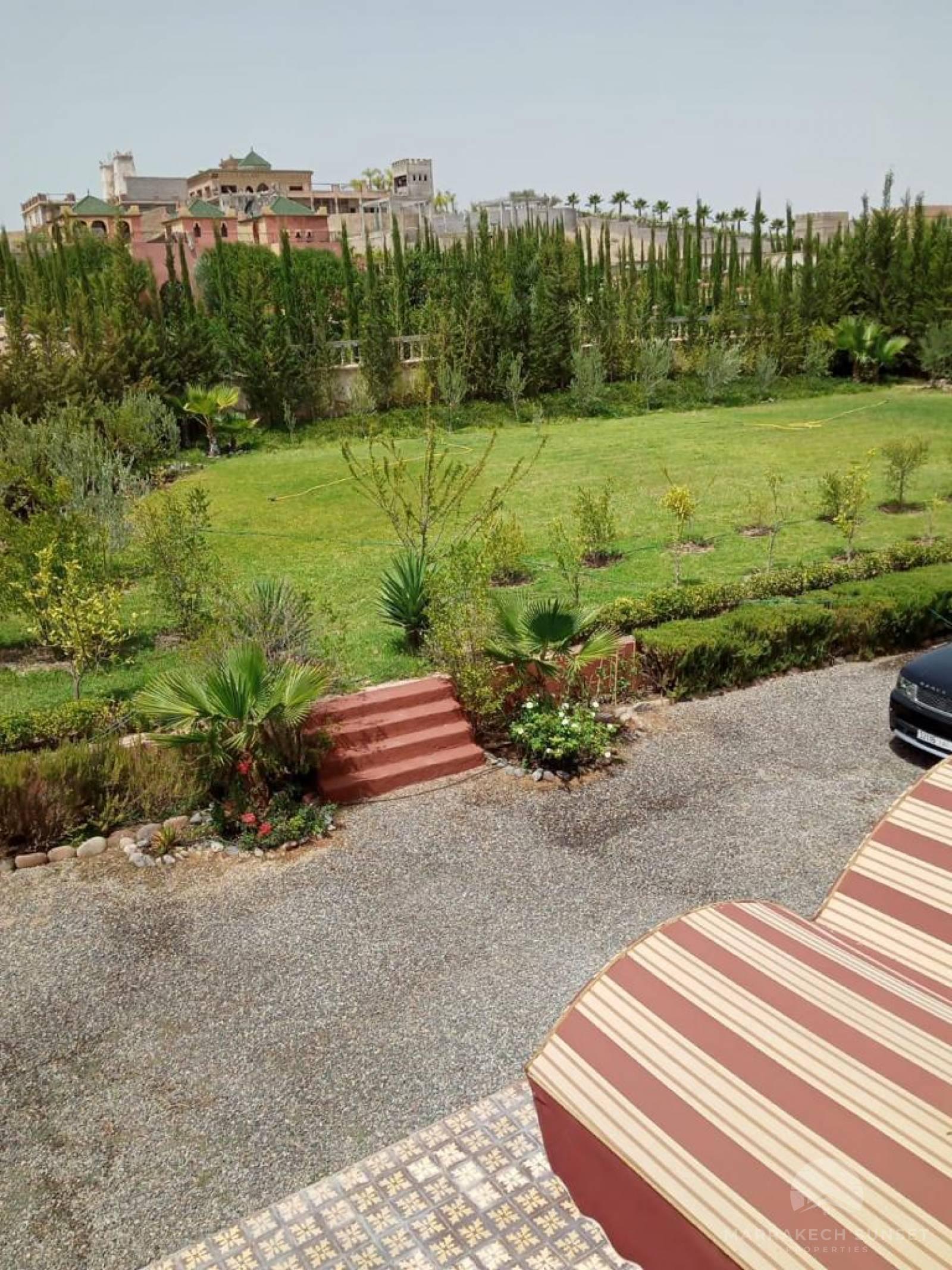 villa a vendre a marrakech de style berbère près d’un golf
