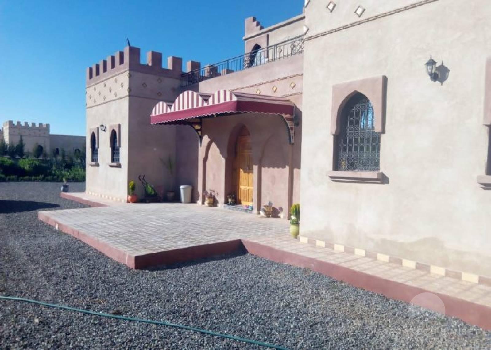 villa a vendre a marrakech de style berbère près d’un golf