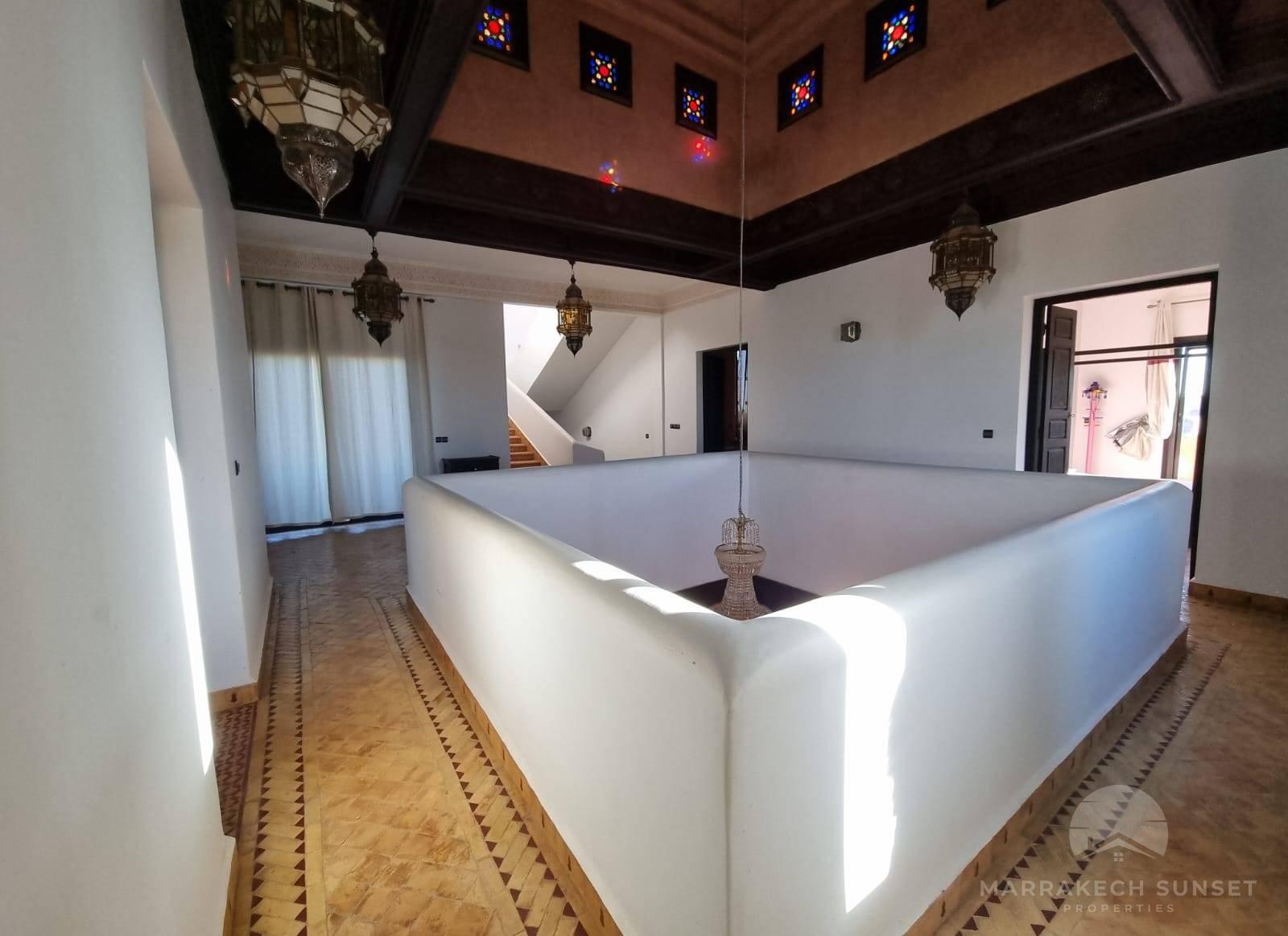 villa exceptionnelle à vendre à  marrakech avec 04 chambres
