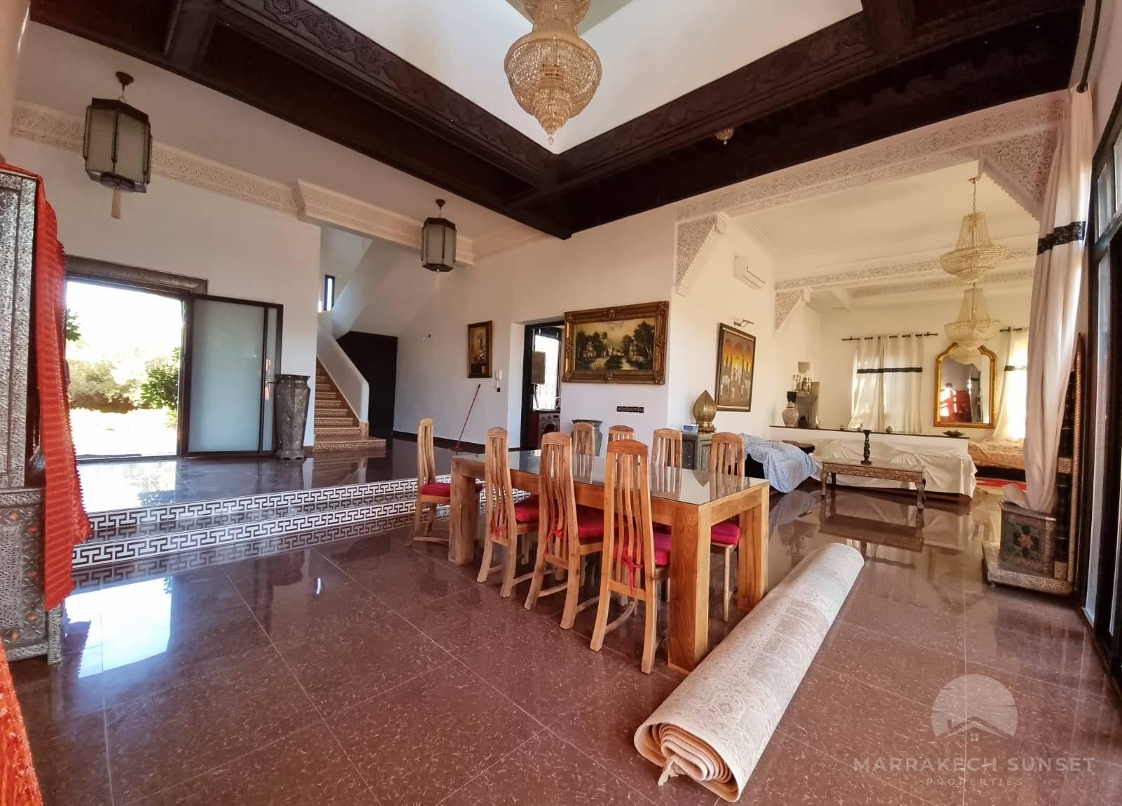 villa exceptionnelle à vendre à  marrakech avec 04 chambres