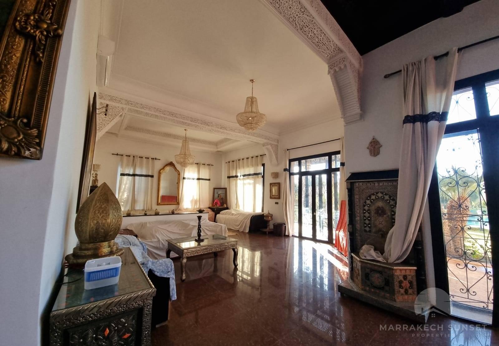 villa exceptionnelle à vendre à  marrakech avec 04 chambres