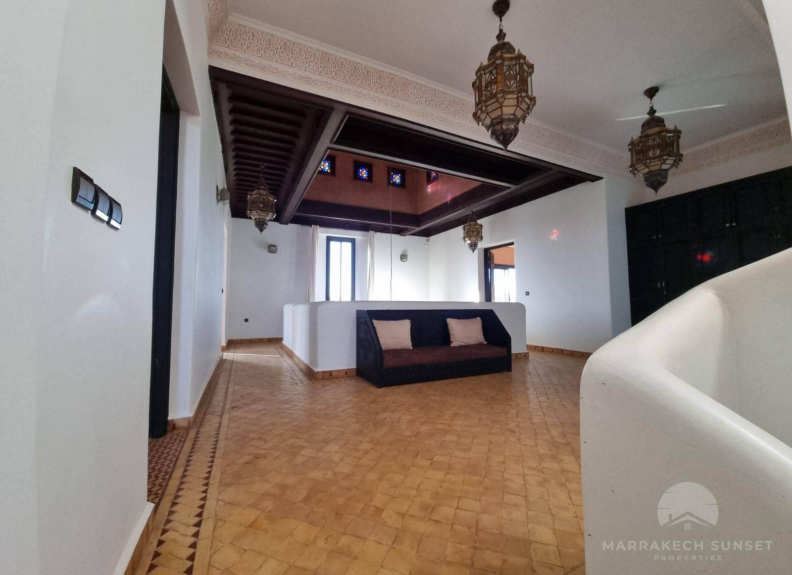 villa exceptionnelle à vendre à  marrakech avec 04 chambres
