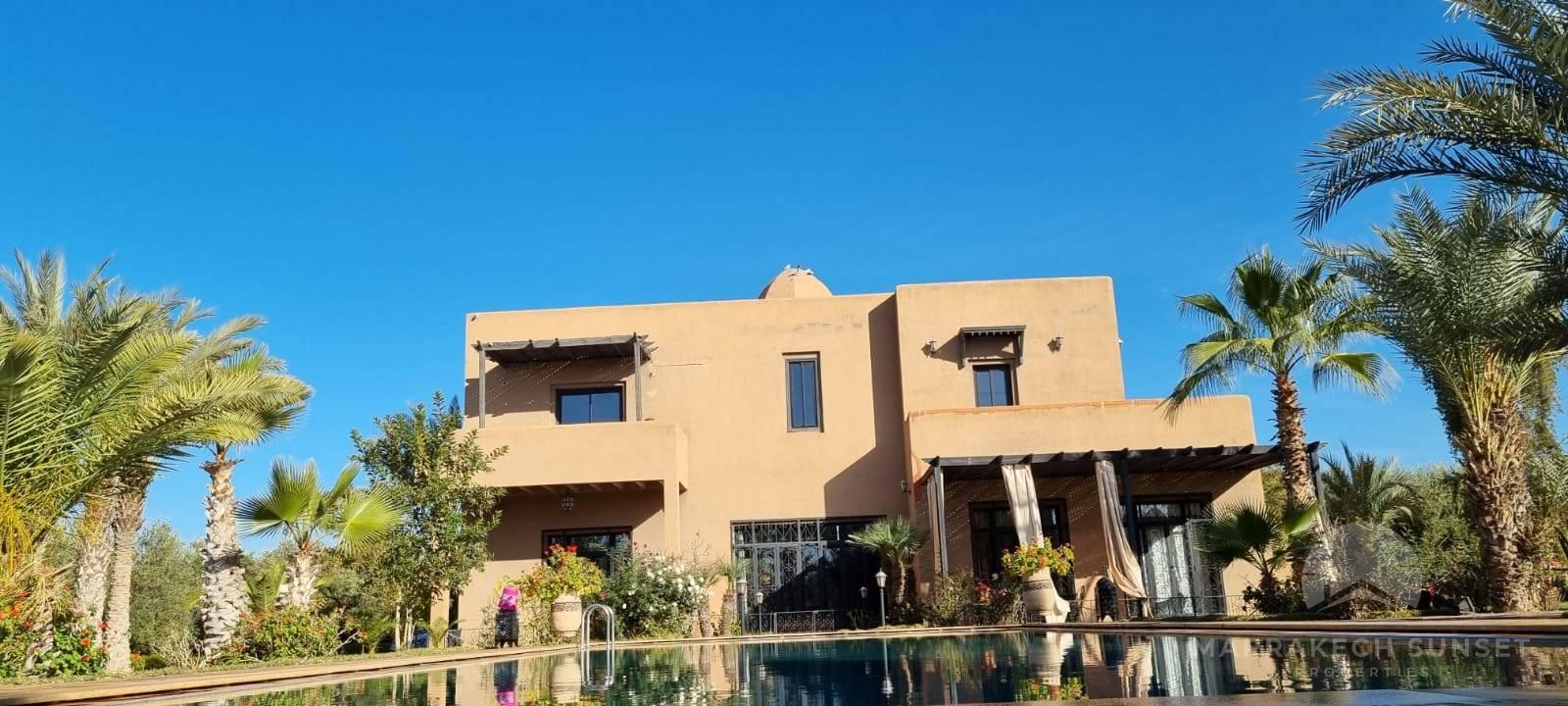 villa exceptionnelle à vendre à  marrakech avec 04 chambres
