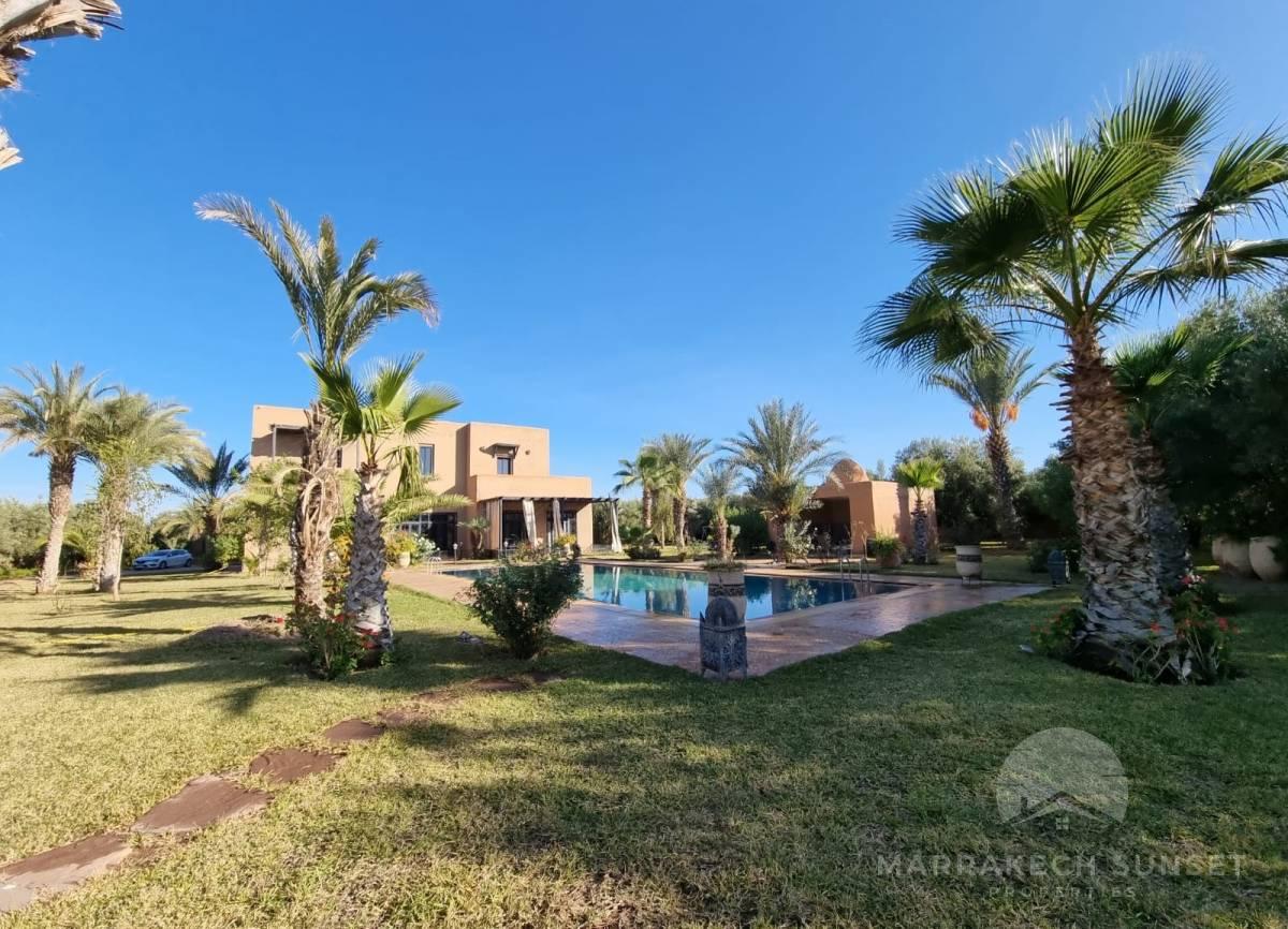 villa exceptionnelle à vendre à  marrakech avec 04 chambres