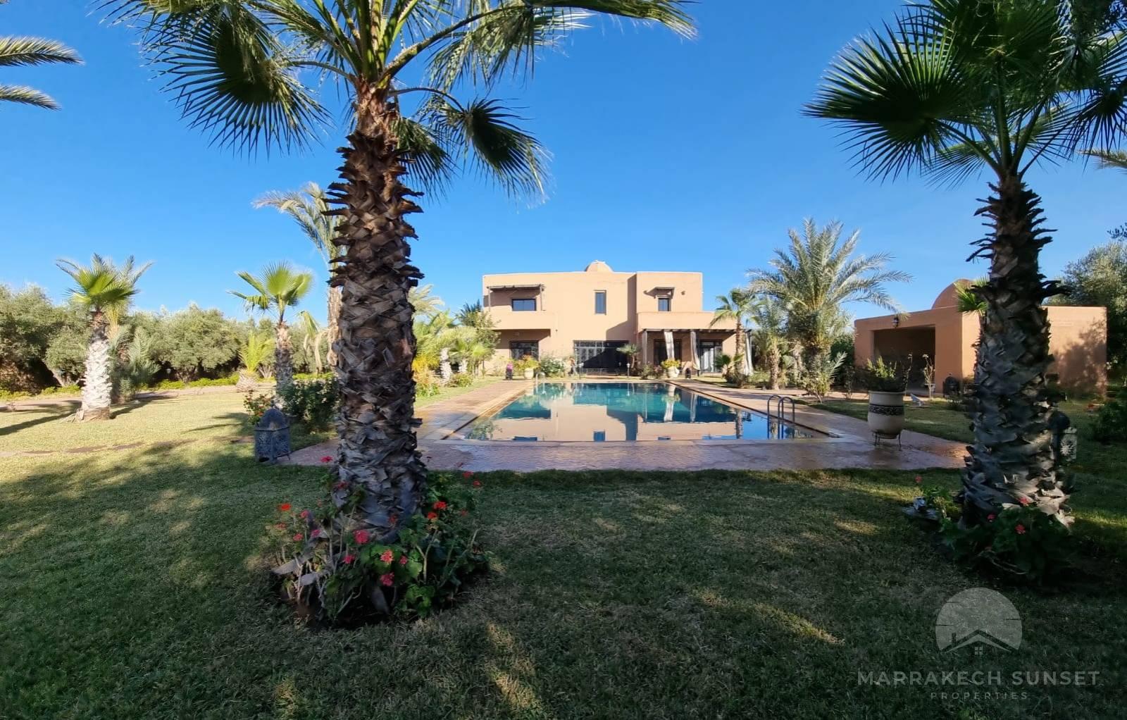 villa exceptionnelle à vendre à  marrakech avec 04 chambres