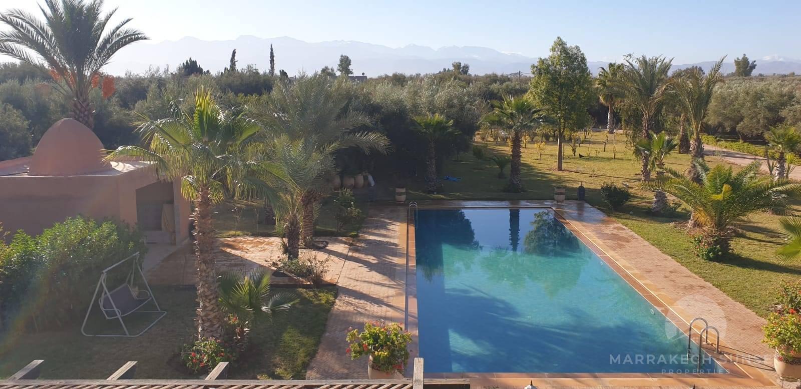 villa exceptionnelle à vendre à  marrakech avec 04 chambres
