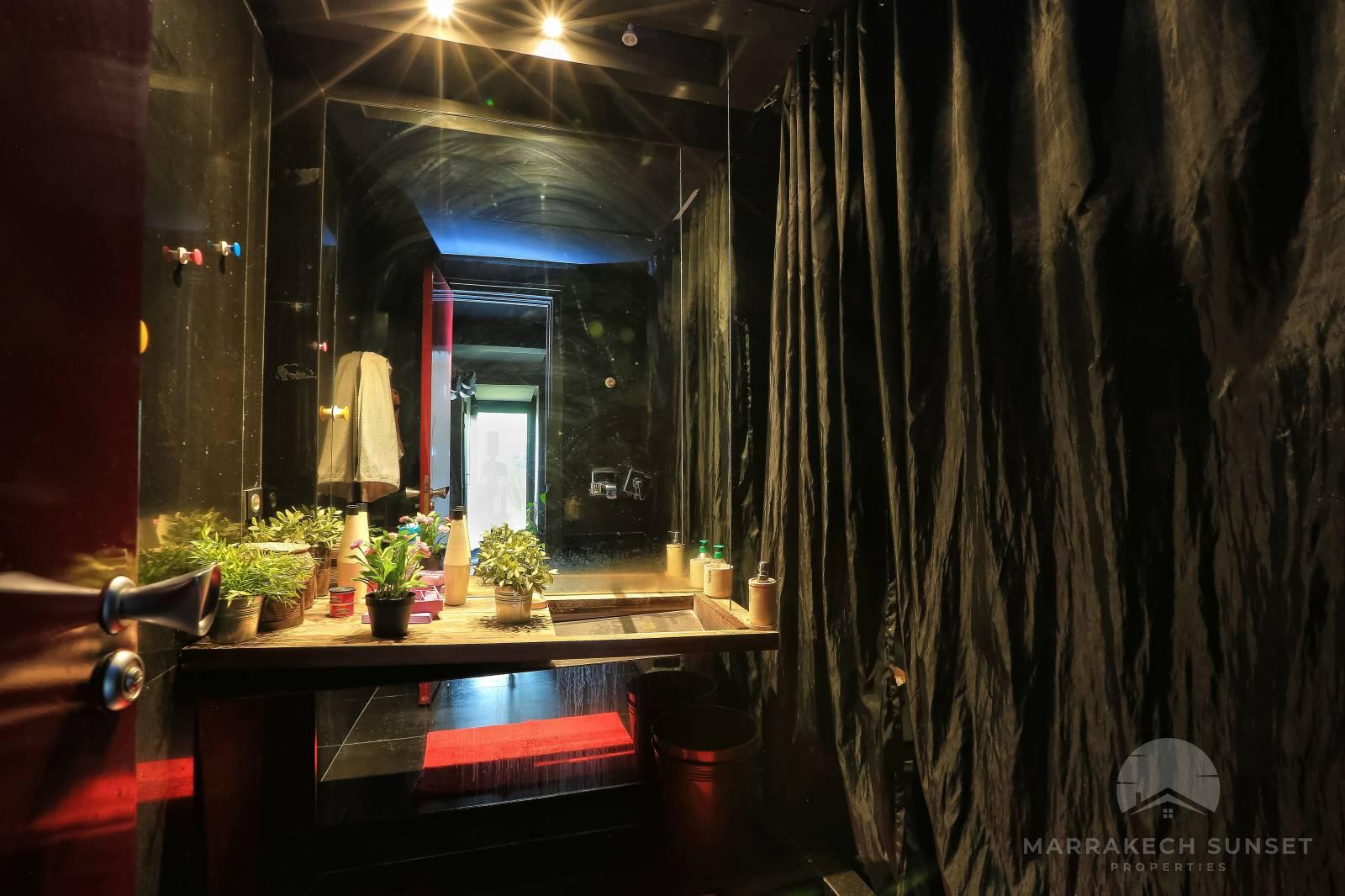 Superbe villa de luxe moderniste à vendre Marrakech dans la Palmeraie
