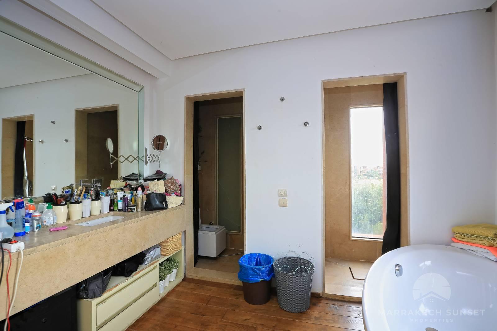 Superbe villa de luxe moderniste à vendre Marrakech dans la Palmeraie
