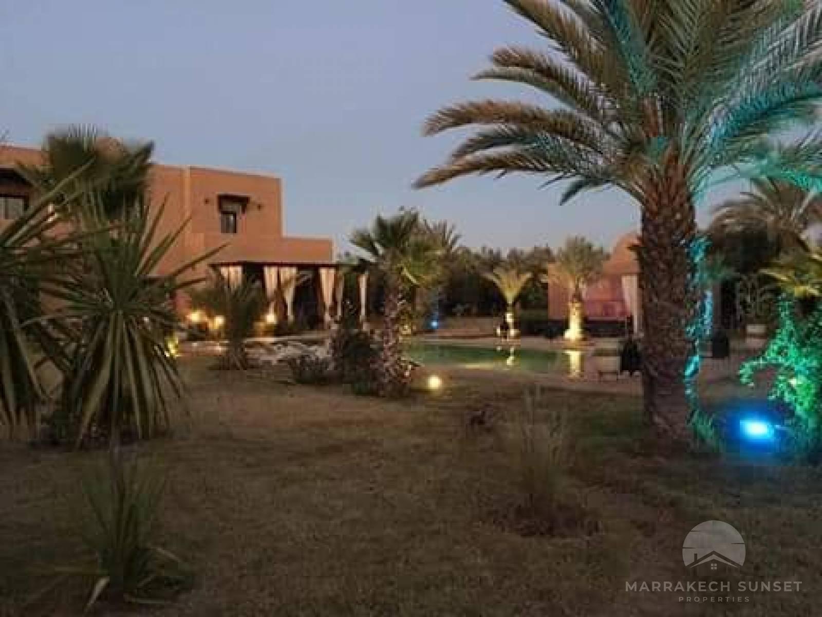 villa exceptionnelle à vendre à  marrakech avec 04 chambres