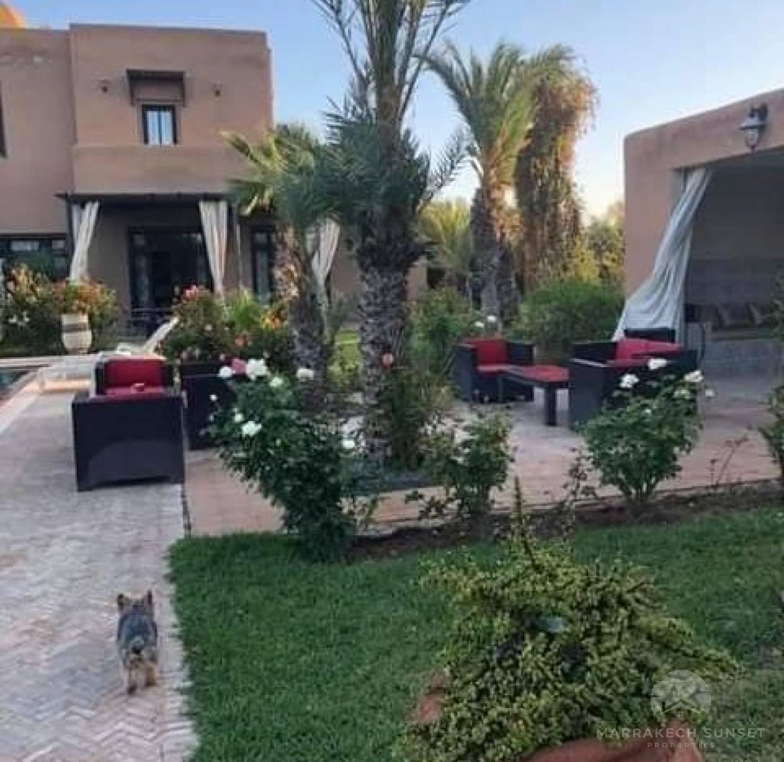 villa exceptionnelle à vendre à  marrakech avec 04 chambres