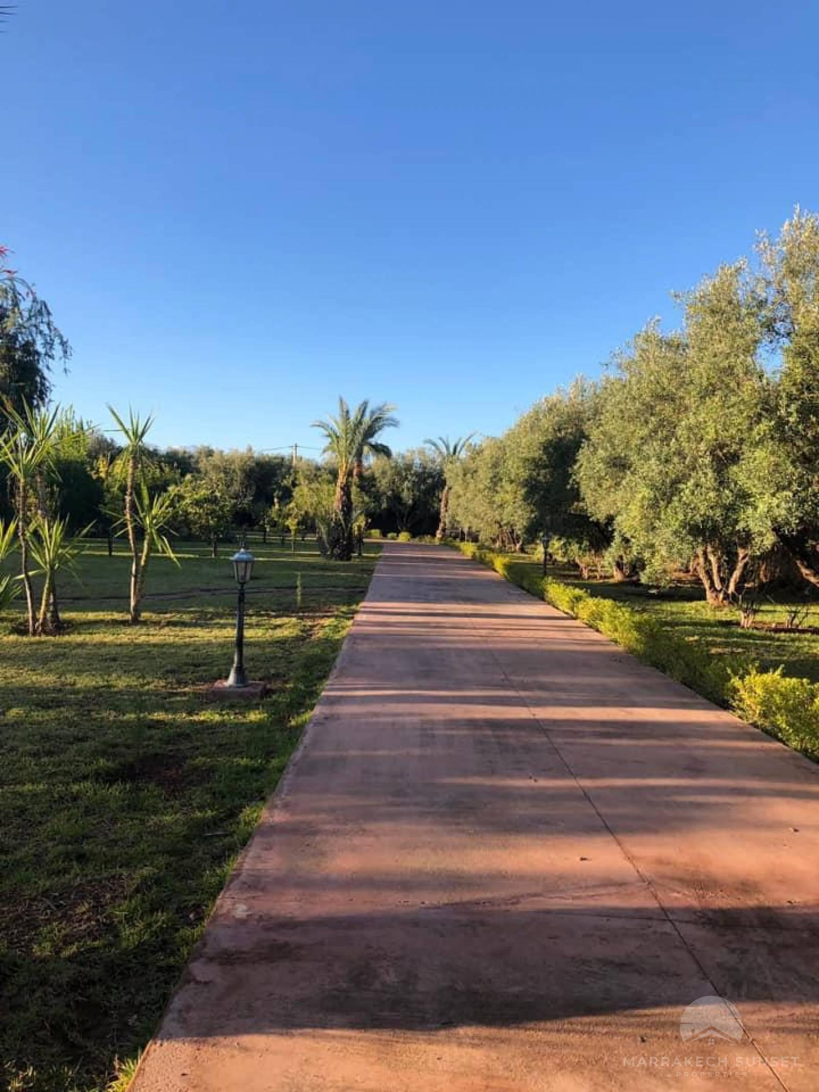 villa exceptionnelle à vendre à  marrakech avec 04 chambres