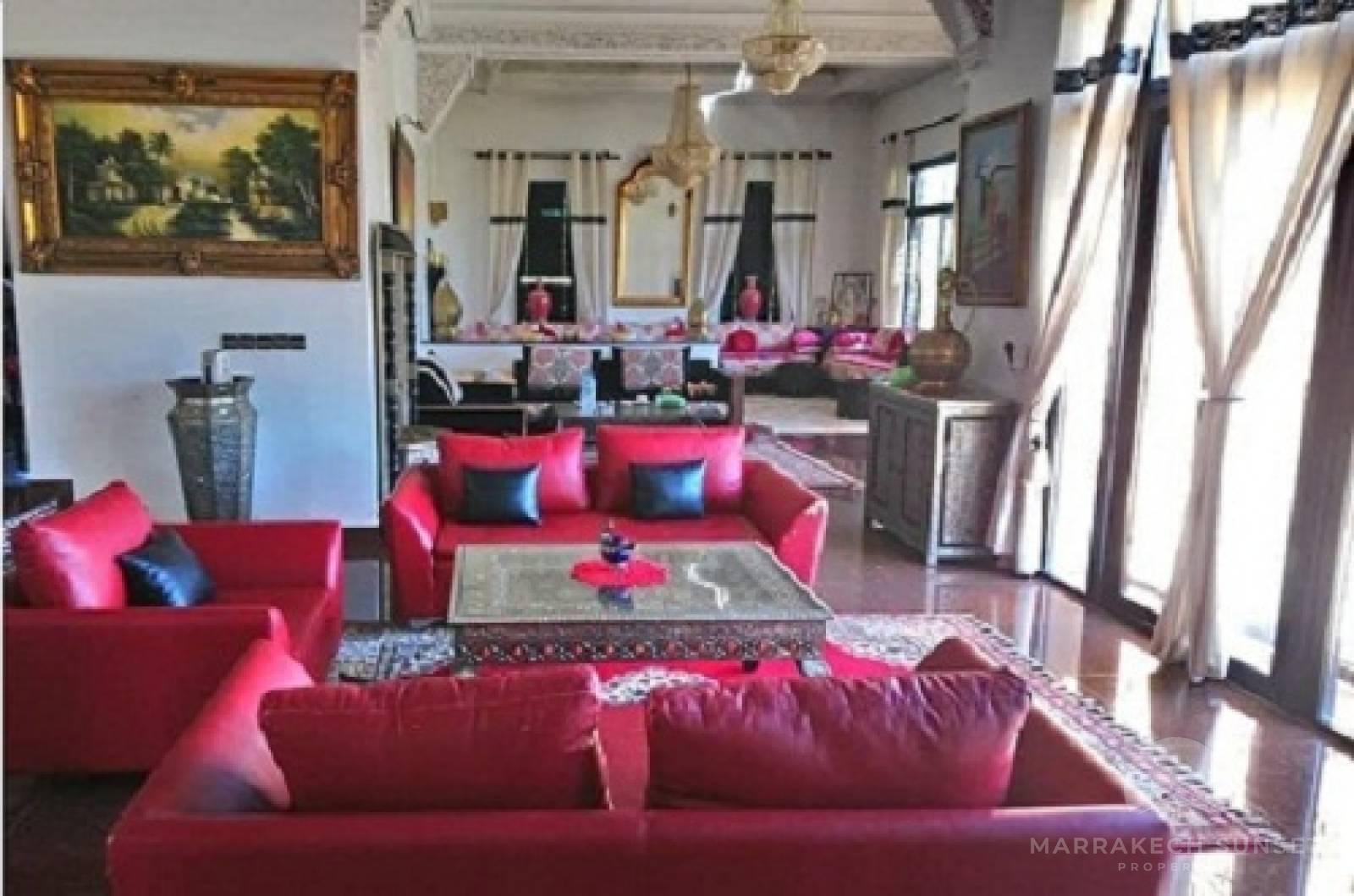 villa exceptionnelle à vendre à  marrakech avec 04 chambres