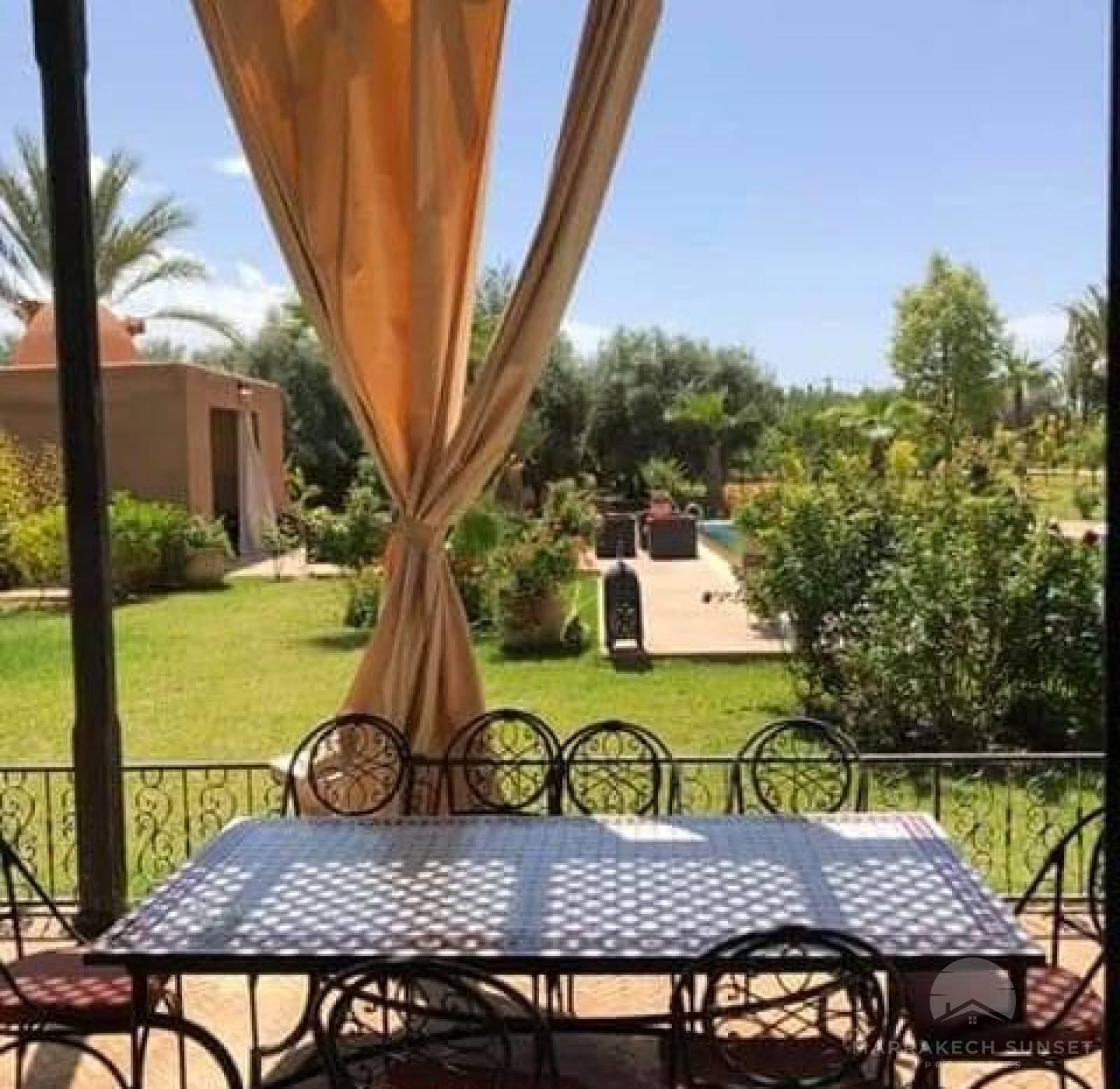 villa exceptionnelle à vendre à  marrakech avec 04 chambres