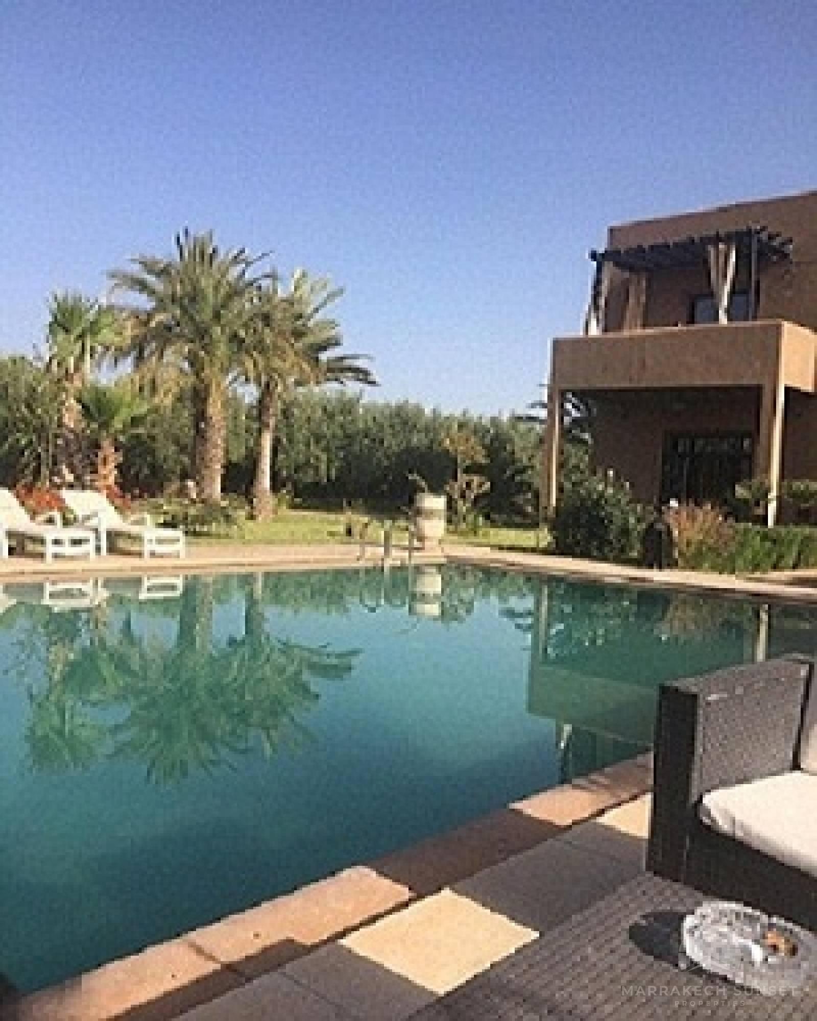 villa exceptionnelle à vendre à  marrakech avec 04 chambres
