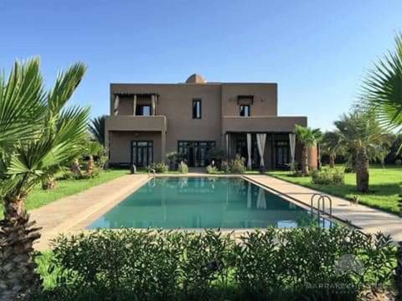 villa exceptionnelle à vendre à  marrakech avec 04 chambres