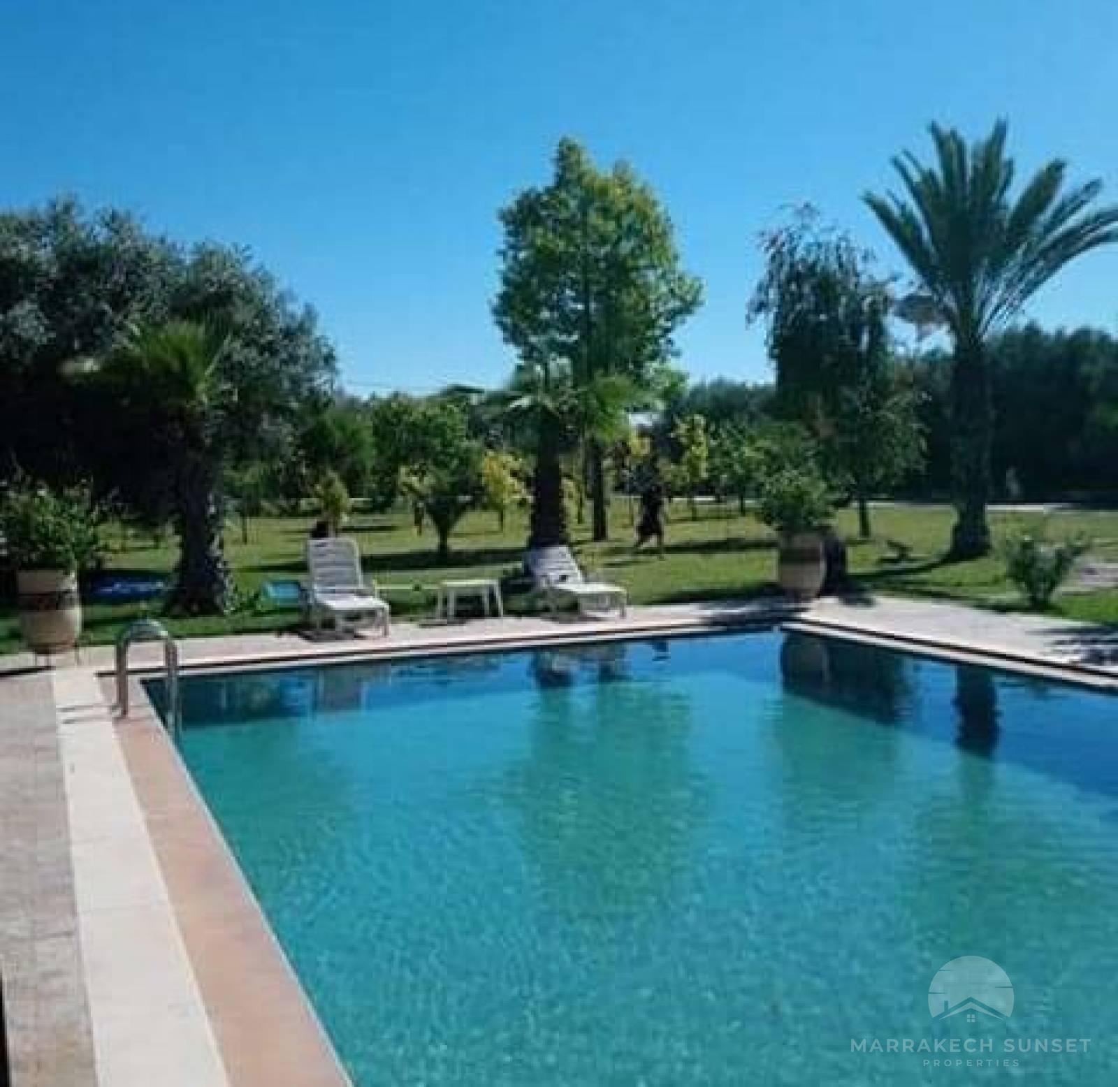 villa exceptionnelle à vendre à  marrakech avec 04 chambres