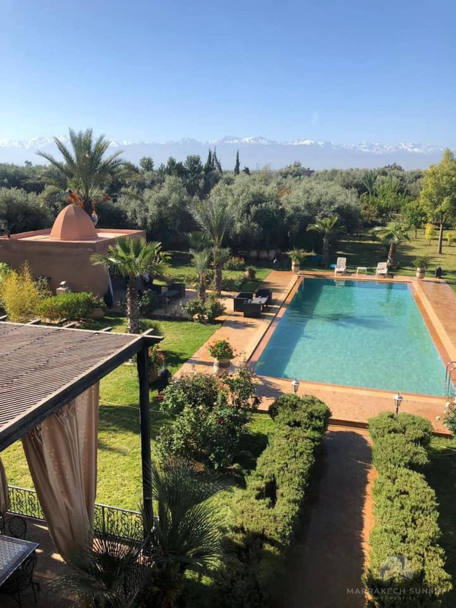 villa exceptionnelle à vendre à  marrakech avec 04 chambres