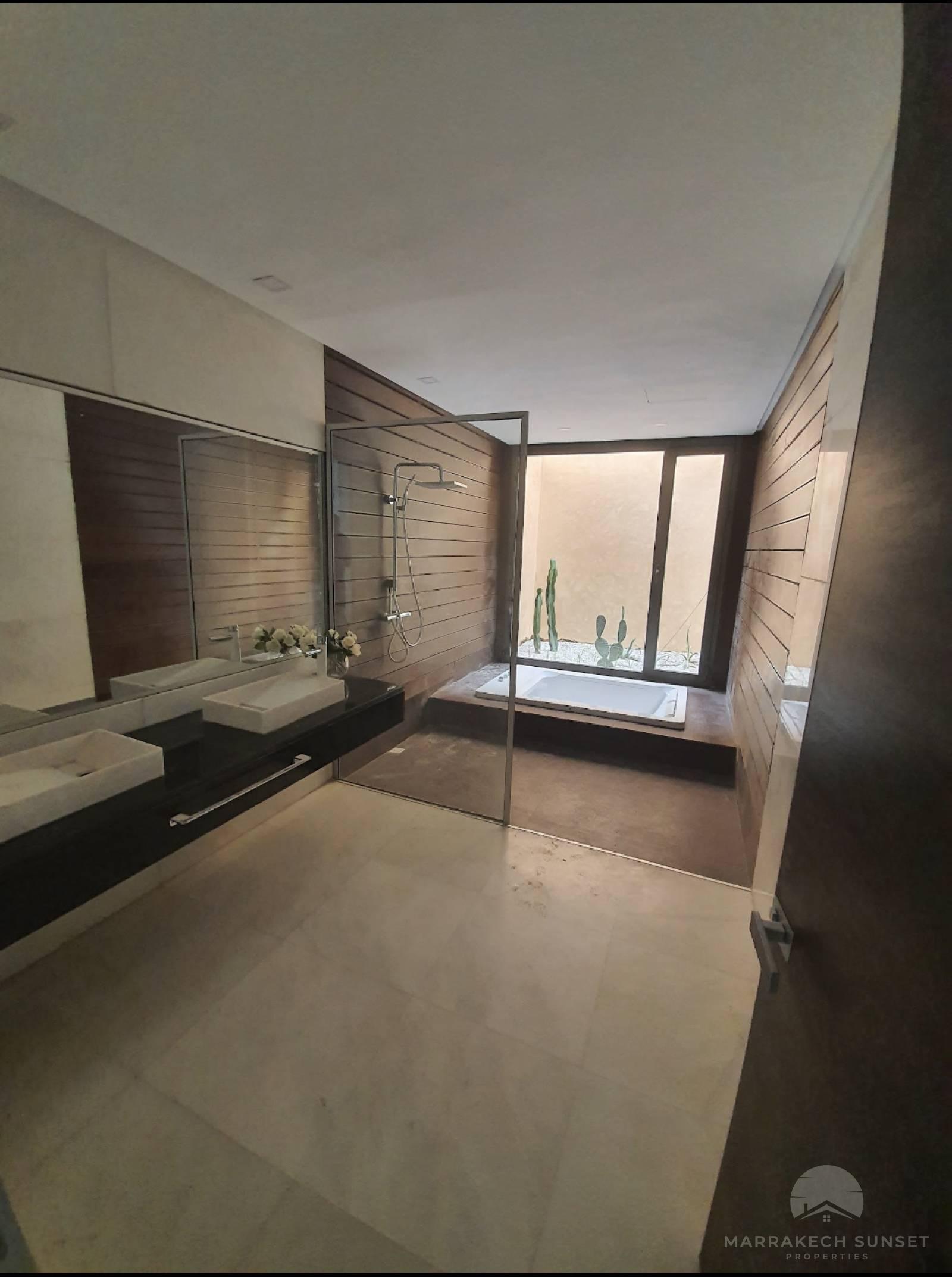 Stunning villa with pool for sale 
