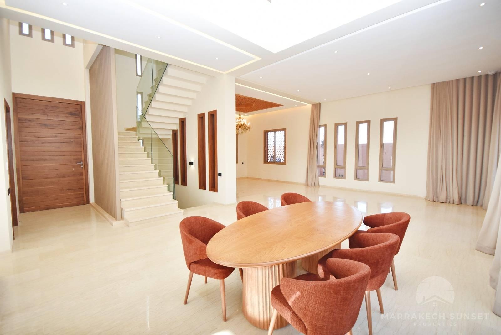 Luxury villa with pool for sale 